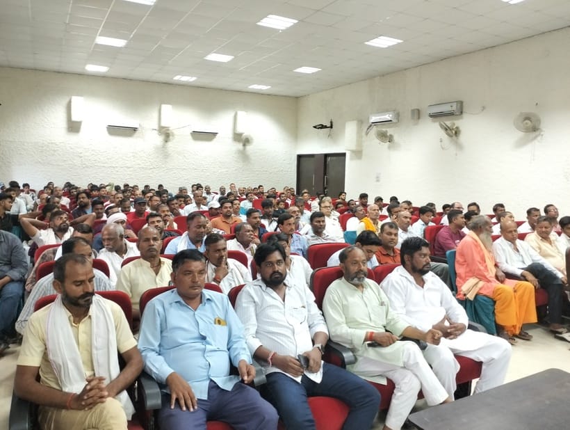 कुरुक्षेत्र। पूर्वांचल समाज महासभा के प्रदेश स्तरीय कार्यकर्ता सम्मेलन में हिस्सा लेते समाज के कुरुक्षेत्र। पूर्वांचल समाज महासभा के प्रदेश स्तरीय कार्यकर्ता सम्मेलन में हिस्सा लेते समाज के