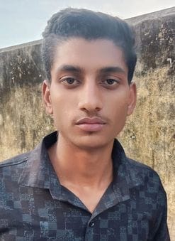मेटल डिटेक्टर से जांच करती हुई। संवाद मेटल डिटेक्टर से जांच करती हुई। संवाद