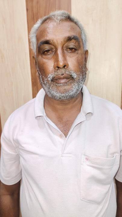 पुलिस की गिरफ्त में बेहटा विस्फोट मामले के आरोपी। 