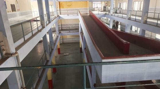 राजकीय मेडिकल कॉलेज परिसर में भरा बाढ़ का पानी। संवाद राजकीय मेडिकल कॉलेज परिसर में भरा बाढ़ का पानी। संवाद