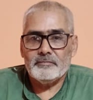तिंदवारी के मुगुंस गांव में सूखा पड़ा अमृत सरोवर। तिंदवारी के मुगुंस गांव में सूखा पड़ा अमृत सरोवर।