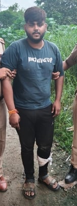 थाना कौशाम्बी पुलिस टीम ने मुठभेड़ में पकड़े तीन अभियुक्त गिरफ्तार। स्रोत पुलिस