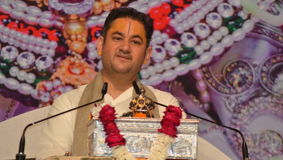 01.... श्री खाटू श्याम कीर्तन मंडल की ओर से निकाली गई कलश यात्रा के दौरान अपने मुंह से आग निकाल 01.... श्री खाटू श्याम कीर्तन मंडल की ओर से निकाली गई कलश यात्रा के दौरान अपने मुंह से आग निकाल