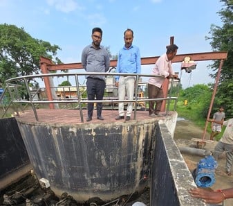 बराड़ा में जल निकासी के लिए जनस्वास्थ्य विभाग ने 50 एचपी की मोटर लगाई। संवाद बराड़ा में जल निकासी के लिए जनस्वास्थ्य विभाग ने 50 एचपी की मोटर लगाई। संवाद