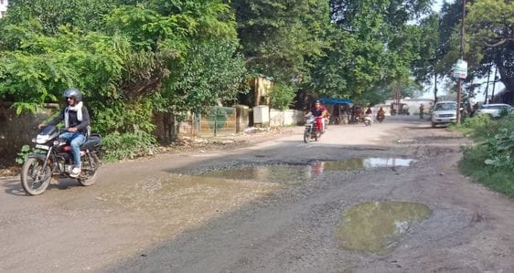 बदायूं का रोडवेज बस स्टैंड। संवाद बदायूं का रोडवेज बस स्टैंड। संवाद
