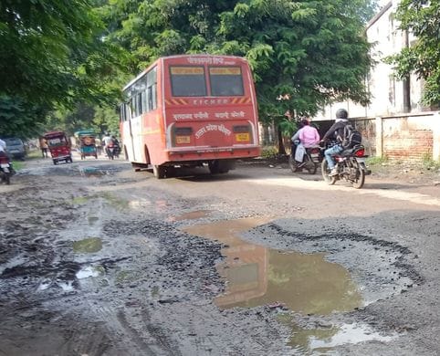 बदायूं का रोडवेज बस स्टैंड। संवाद बदायूं का रोडवेज बस स्टैंड। संवाद