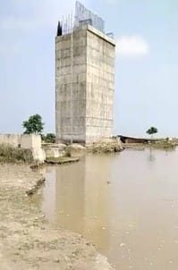 बाढ़ के पानी डूबा चितबड़ागांव क्षेत्र के नगवा गाई जाने वाला मार्ग पर उससे होकर आवागमन करते लोग। बाढ़ के पानी डूबा चितबड़ागांव क्षेत्र के नगवा गाई जाने वाला मार्ग पर उससे होकर आवागमन करते लोग।