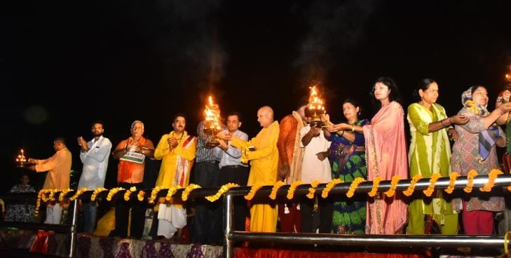 झूलेलाल वाटिका में भाद्रपद पूर्णिमा पर सनातन महासभा की 142वीं गोमती महाआरती व सनातन समाग।