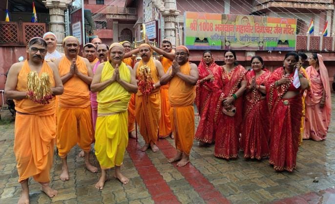 क्षमावाणी पर्व पर धूमधाम से निकाली पालकी यात्रा क्षमावाणी पर्व पर धूमधाम से निकाली पालकी यात्रा