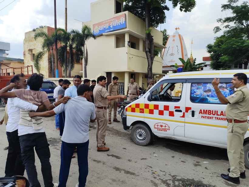 लावड़- इसी ट्रैक्टर ट्रॉली से टकराई बबलू की बाइक। स्रोत : संवाद लावड़- इसी ट्रैक्टर ट्रॉली से टकराई बबलू की बाइक। स्रोत : संवाद