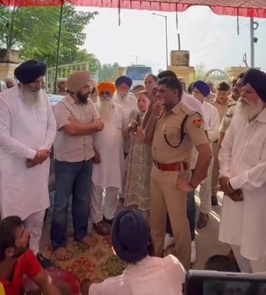 नग्गल थाने का घेराव करते हुए भाकियू शहीद भगत सिंह के पदाधिकारी व किसान। स्त्रोत नग्गल थाने का घेराव करते हुए भाकियू शहीद भगत सिंह के पदाधिकारी व किसान। स्त्रोत