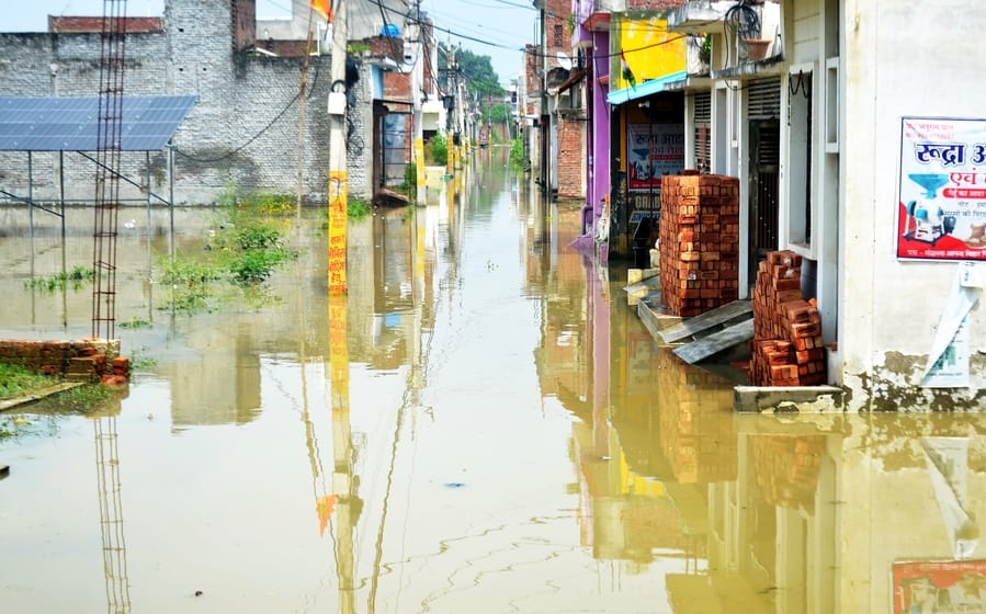 न्यू ककरा सिटी में बाढ़ के कारण बंद पड़ा शाहजहांपुर विकास प्राधिकरण कार्यालय। संवाद न्यू ककरा सिटी में बाढ़ के कारण बंद पड़ा शाहजहांपुर विकास प्राधिकरण कार्यालय। संवाद