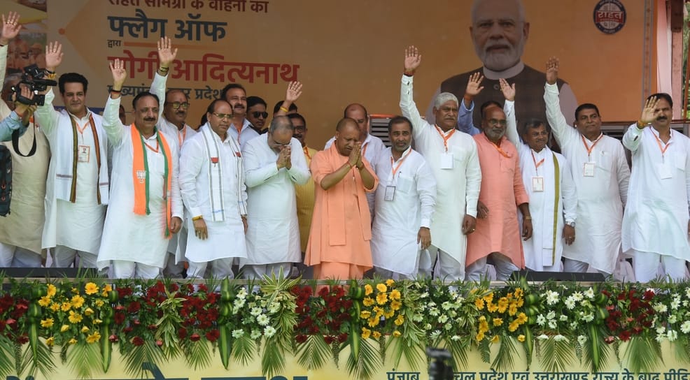 सहारनपुर के अंबाला रोड पर आयोजित कार्यक्रम में मुख्यमंत्री योगी आदित्यनाथ का स्वागत करते राज्य सहारनपुर के अंबाला रोड पर आयोजित कार्यक्रम में मुख्यमंत्री योगी आदित्यनाथ का स्वागत करते राज्य