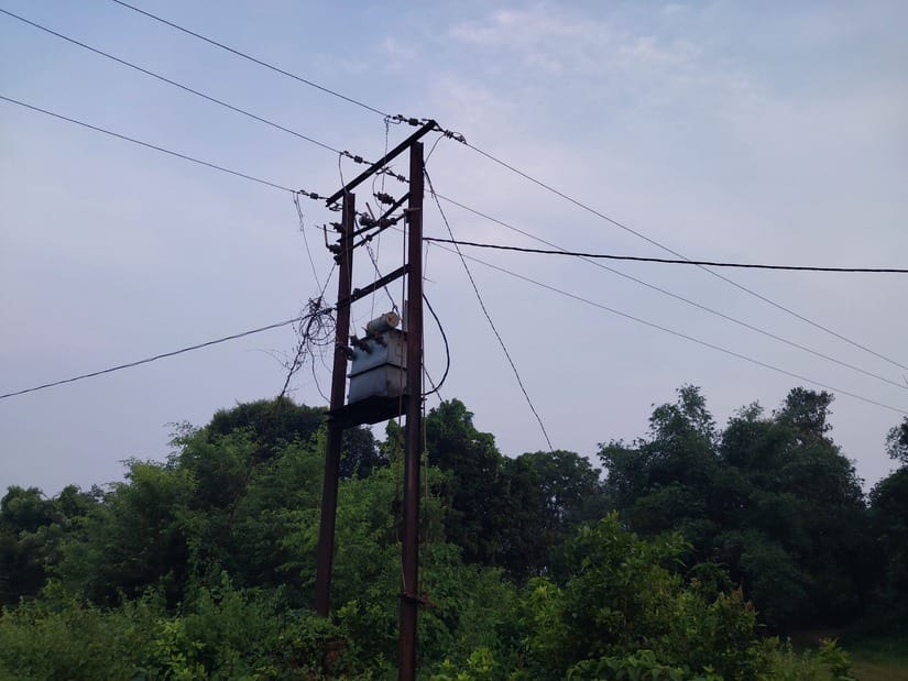 सांऊघाट के मछिया गांव में आकाशीय बिजली गिरने से छत क्षतिग्रस्त सांऊघाट के मछिया गांव में आकाशीय बिजली गिरने से छत क्षतिग्रस्त