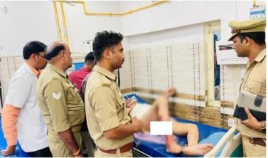 सेवानिवृत्त रेलवे कर्मी मंशाराम चौरसिया को पहुंचाया गया अस्पताल।। सेवानिवृत्त रेलवे कर्मी मंशाराम चौरसिया को पहुंचाया गया अस्पताल।।