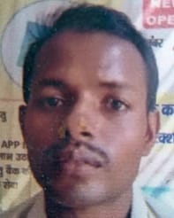 तिलहर मेंं इसी हाई टेंशन लाइन में लगी मिक्सर मशीन। संवाद तिलहर मेंं इसी हाई टेंशन लाइन में लगी मिक्सर मशीन। संवाद
