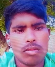 तिलहर मेंं इसी हाई टेंशन लाइन में लगी मिक्सर मशीन। संवाद तिलहर मेंं इसी हाई टेंशन लाइन में लगी मिक्सर मशीन। संवाद