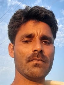 तिलहर मेंं इसी हाई टेंशन लाइन में लगी मिक्सर मशीन। संवाद तिलहर मेंं इसी हाई टेंशन लाइन में लगी मिक्सर मशीन। संवाद