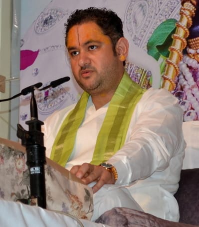 10... पुंडरीक गोस्वामी के प्रवचन सुनते श्रद्धालु। संवाद 10... पुंडरीक गोस्वामी के प्रवचन सुनते श्रद्धालु। संवाद