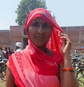 फोटो - 04 बांदा-प्रयागराज हाईवे को जाम कर नारेबाजी करते किसान। संवाद