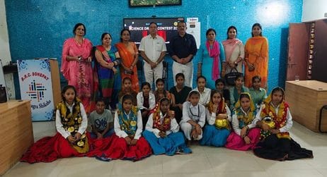 फोटो 04- सोनीपत के मॉडल टाउन स्थित बीआरसी हॉल में आयोजित खंड स्तरीय विज्ञान नाटक प्रतियोगिता म