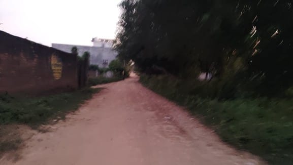 फोटो-10एयूआरपी 32- मकान के इस बेसमेंट में जमा थी नकली खाद की बोरियां। संवाद