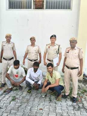 फोटो : 17: पुलिस की गिरफ्त में अवैध असलहों के साथ गिरफ्तार आरोपी। स्रोत पुलिस प्रवक्ता फोटो : 17: पुलिस की गिरफ्त में अवैध असलहों के साथ गिरफ्तार आरोपी। स्रोत पुलिस प्रवक्ता