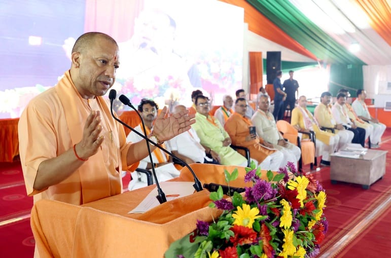 कार्यक्रम को संबोधित करते मुख्यमंत्री योगी आदित्यनाथ। कार्यक्रम को संबोधित करते मुख्यमंत्री योगी आदित्यनाथ।