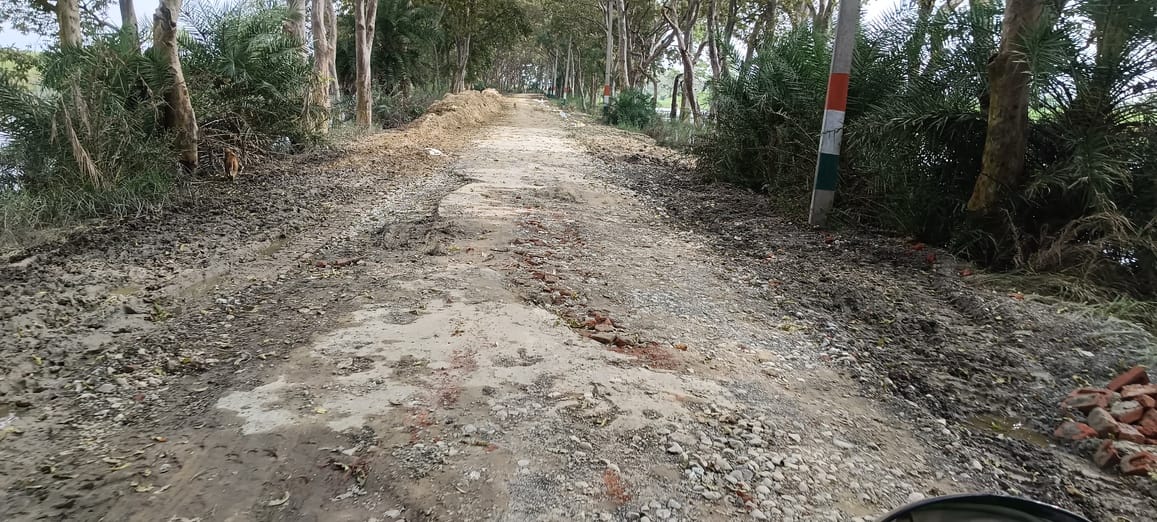 खादर क्षेत्र में गन्ने के खेत में भरा पानी स्रोत संवाद