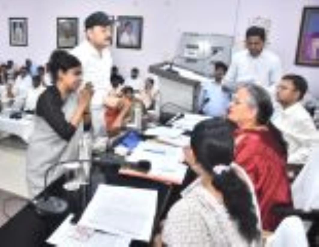 नगर निगम सदन की बैठक।