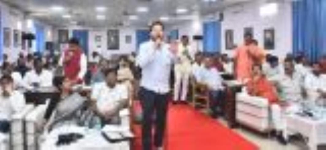 नगर निगम सदन की बैठक।