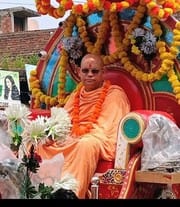 श्रीमद भागवत कथा से पहले निकाली गई कलश यात्रा में श्रद्धालु। (मवाना) श्रीमद भागवत कथा से पहले निकाली गई कलश यात्रा में श्रद्धालु। (मवाना)
