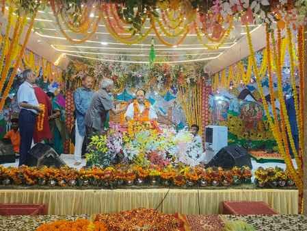 अंबाला छावनी के श्री सनातन धर्म मंदिर में श्रीमद्भागवत कथा के दौरान मौजूद गणमान्य। प्रवक्ता