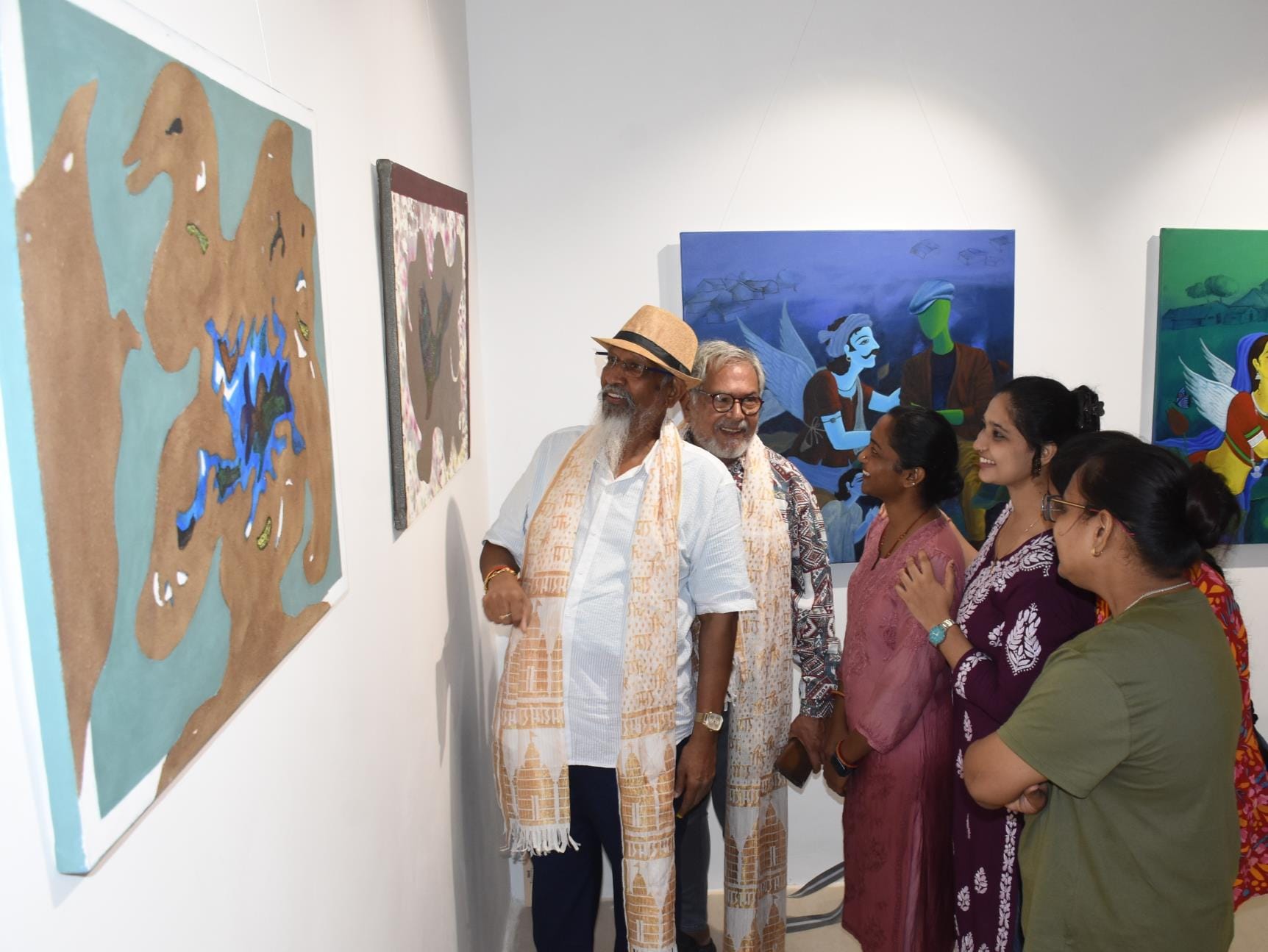 अलीगंज स्थित कला स्रोत गैलरी में बुधवार को तीन कलाकारों की त्रिवेणी आर्ट गैलरी का शुभारंभ हुआ। अलीगंज स्थित कला स्रोत गैलरी में बुधवार को तीन कलाकारों की त्रिवेणी आर्ट गैलरी का शुभारंभ हुआ।