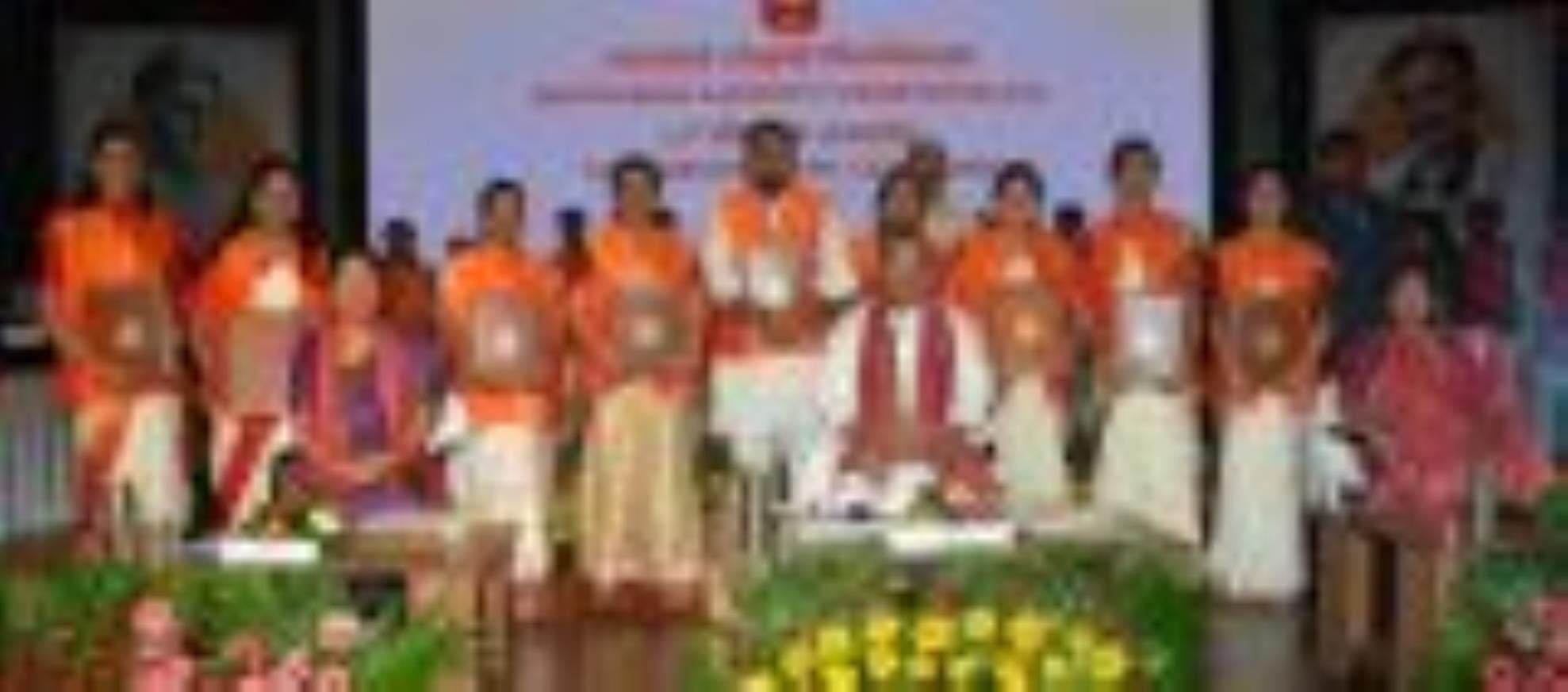 भातखंडे संस्कृति विश्वविद्यालय के कला मंडपम प्रेक्षागृह में आयोजित 15वें दीक्षांत समारोह में स्