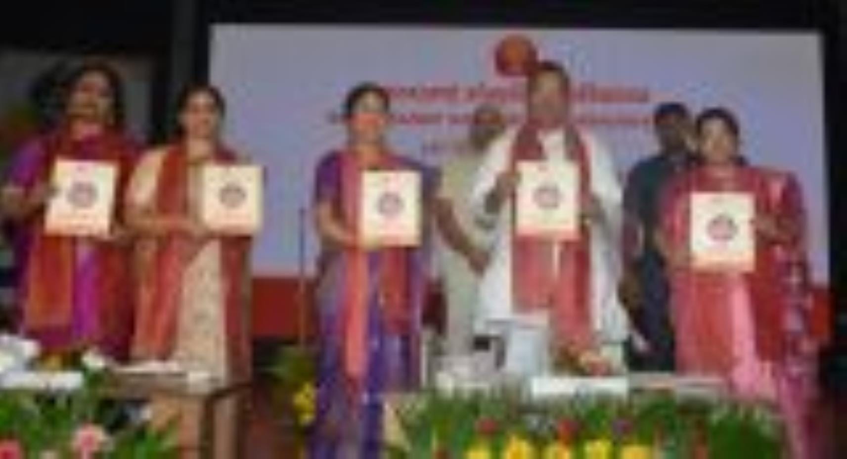 भातखंडे संस्कृति विश्वविद्यालय के कला मंडपम प्रेक्षागृह में आयोजित 15वें दीक्षांत समारोह में स्