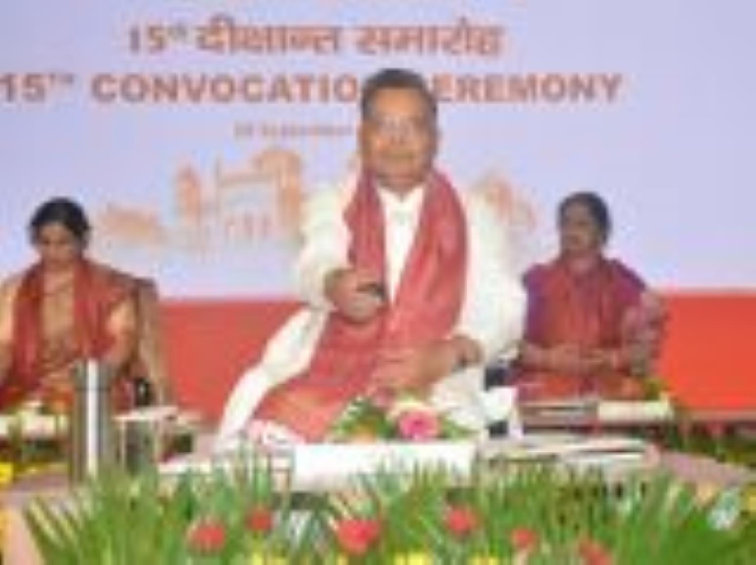 भातखंडे संस्कृति विश्वविद्यालय के कला मंडपम प्रेक्षागृह में आयोजित 15वें दीक्षांत समारोह में स्