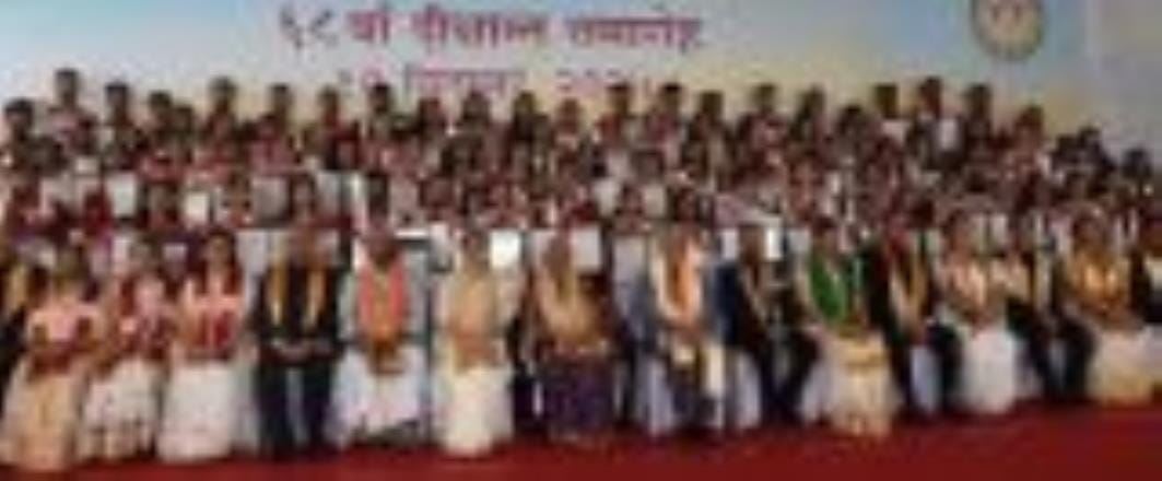 लखनऊ विश्वविद्यालय के ऐतिहासिक कला प्रांगण के मैदान में आयोजित 68वें दीक्षांत समारोह में पदक पा लखनऊ विश्वविद्यालय के ऐतिहासिक कला प्रांगण के मैदान में आयोजित 68वें दीक्षांत समारोह में पदक पा
