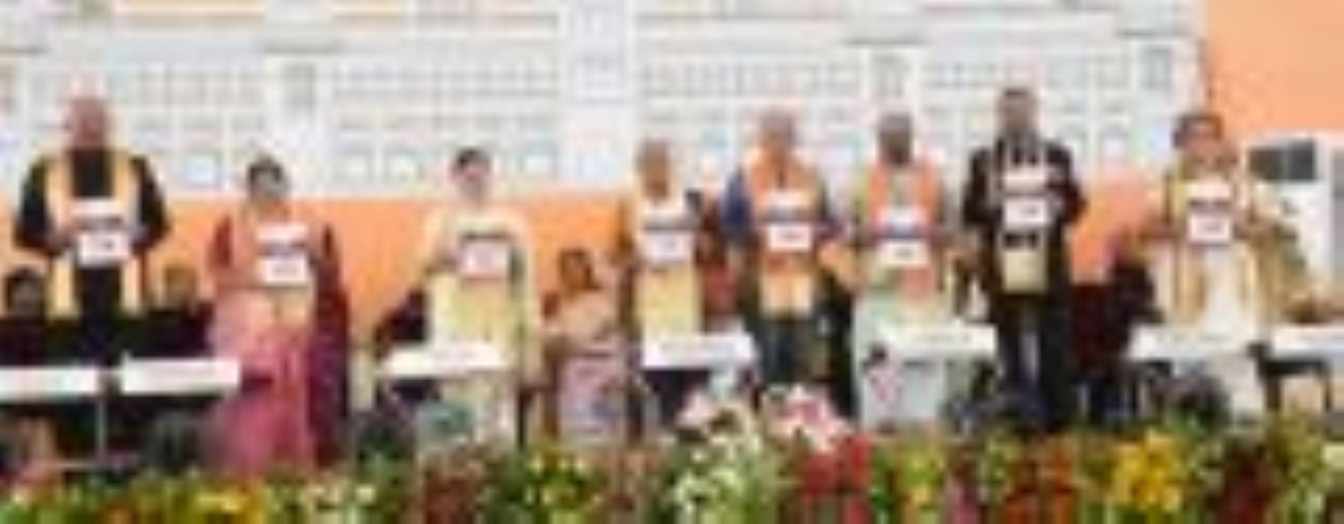 लखनऊ विश्वविद्यालय के ऐतिहासिक कला प्रांगण के मैदान में आयोजित 68वें दीक्षांत समारोह में पदक पा लखनऊ विश्वविद्यालय के ऐतिहासिक कला प्रांगण के मैदान में आयोजित 68वें दीक्षांत समारोह में पदक पा