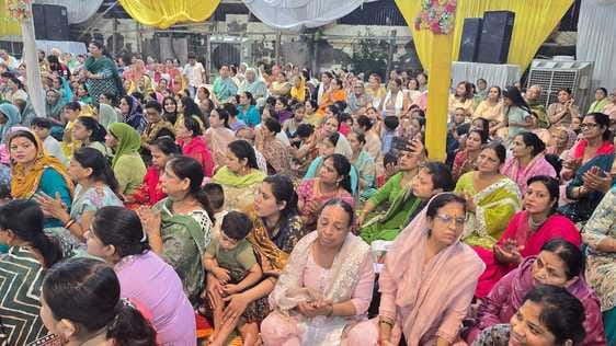 श्रीमद्भावत कथा करते राधे-राधे महाराज। स्रोत : स्वयं श्रीमद्भावत कथा करते राधे-राधे महाराज। स्रोत : स्वयं