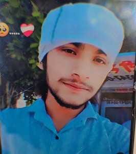 तरावड़ी थाना में पहुंचे केशव के परिजन। तरावड़ी थाना में पहुंचे केशव के परिजन।