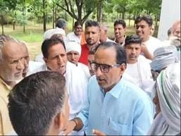 16 कैथल। खुराना गांव में सोसायटी में किसानों की ओर से लगाया गया ताला। संवाद 16 कैथल। खुराना गांव में सोसायटी में किसानों की ओर से लगाया गया ताला। संवाद