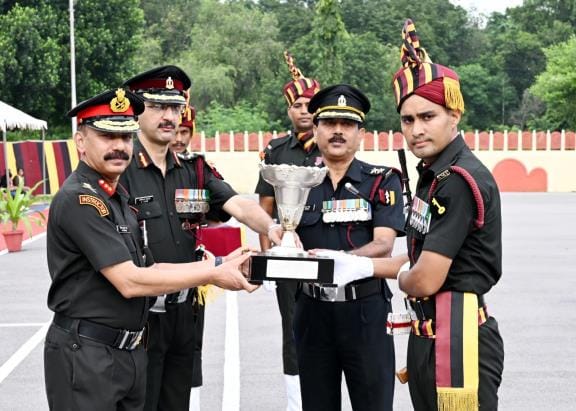 छावनी स्थित आर्मी मेडिकल कोर (एएमसी) के ऑफिसर्स ट्रेनिंग कॉलेज में बृहस्पतिवार को सीनियर कैडर छावनी स्थित आर्मी मेडिकल कोर (एएमसी) के ऑफिसर्स ट्रेनिंग कॉलेज में बृहस्पतिवार को सीनियर कैडर