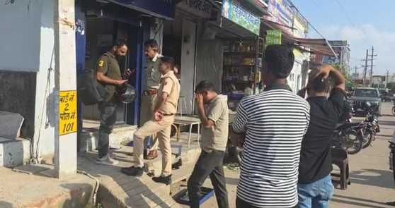 गार्ड को बंधक बनाकर बदमाश एटीएम उखाड़ ले गए बदमाश