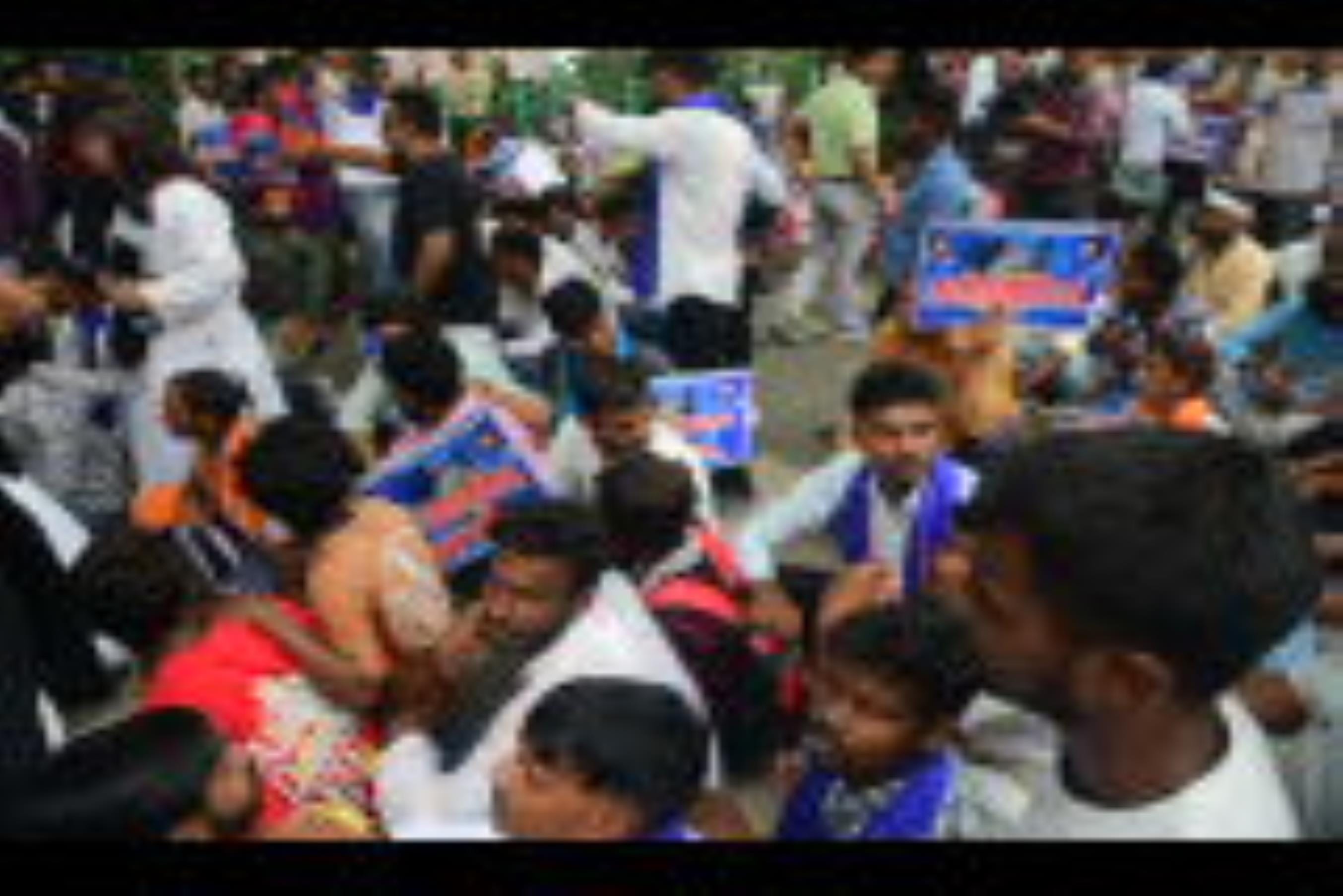 हैदर कैनाल बस्ती तोड़ने के आदेश के खिलाफ आजाद समाज पार्टी के कार्यकर्ताओं ने बृहस्पतिवार को परि