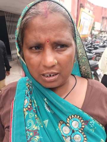 जिला अस्पताल परिसर में रखा प्राइवेट मेडिकल स्टोर का बोर्ड। संवाद