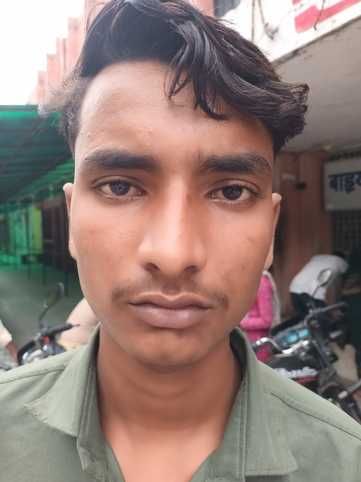 जिला अस्पताल परिसर में रखा प्राइवेट मेडिकल स्टोर का बोर्ड। संवाद