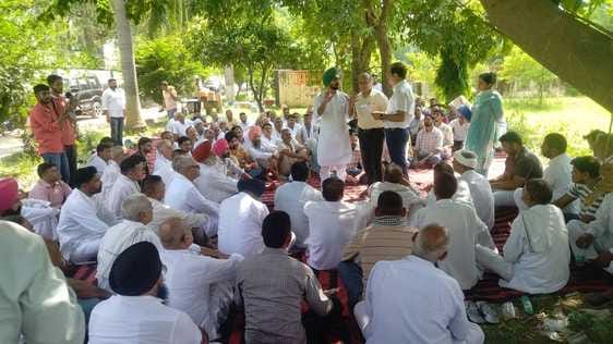 कुरुक्षेत्र। 12 गांवों के किसानों की महापंचायत में भरोसा देते हुए सरस्वती बोर्ड व सिंचाई विभाग 