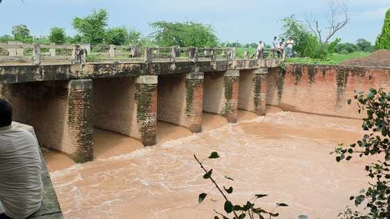 कुरुक्षेत्र। 12 गांवों के किसानों की महापंचायत में भरोसा देते हुए सरस्वती बोर्ड व सिंचाई विभाग 