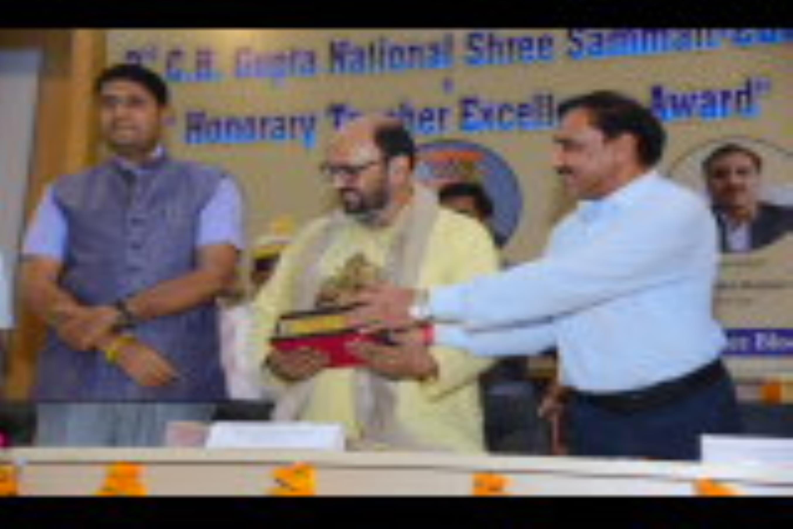 नेशनल पीजी कॉलेज में बृहस्पतिवार को ‘सीबी गुप्ता सम्मान’ और ऑनरेरी शिक्षक एक्सिलेंस सम्मान समार